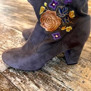 Carlos Santana size 11 booties